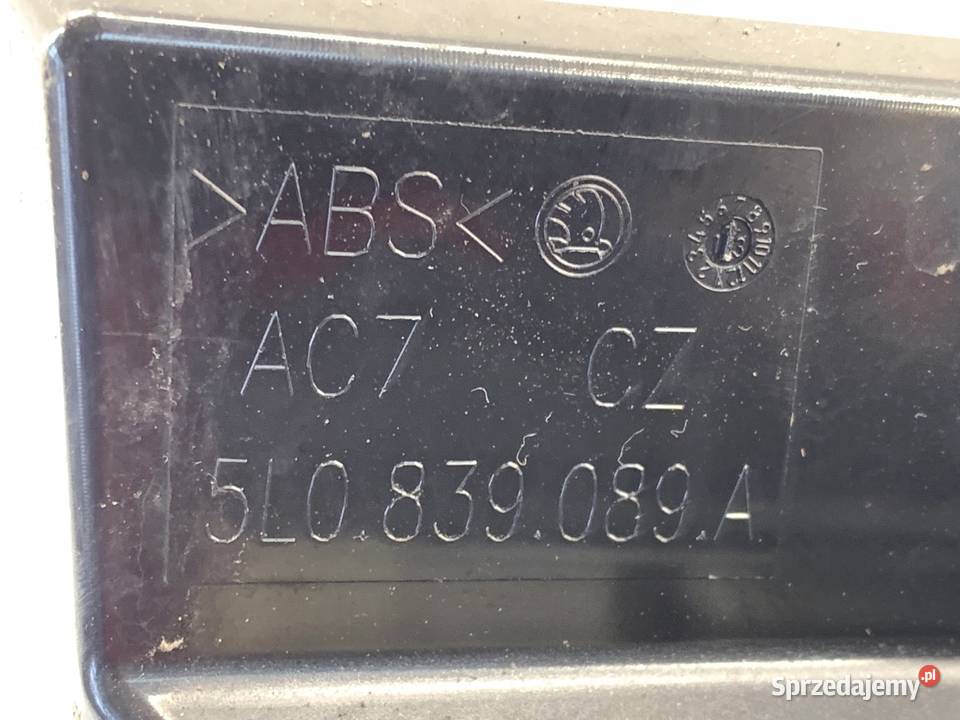 ZAMEK DRZWI LEWY TYŁ SKODA YETI Crossover sprzedam