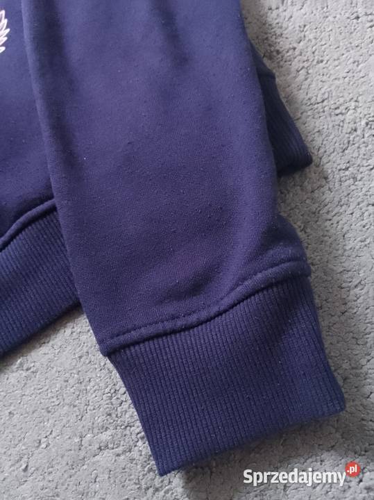 Ciemna granatowa bluza z nadrukiem w rozmiarze Ostrołęka