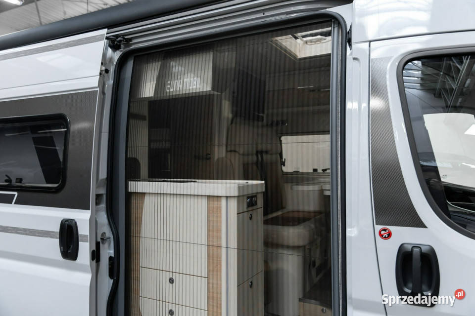 samochody kempingowe Euramobil 635 HB Salon Węgrzce