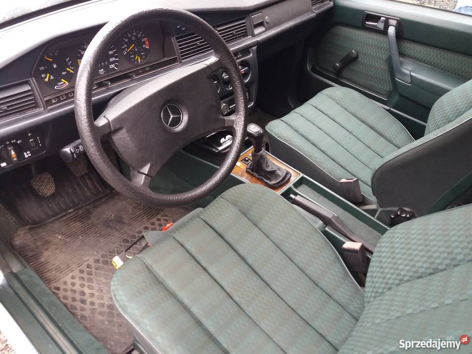 Klasyk w świetnym stanie W201 Mercedes 190 radio Wola Dalsza