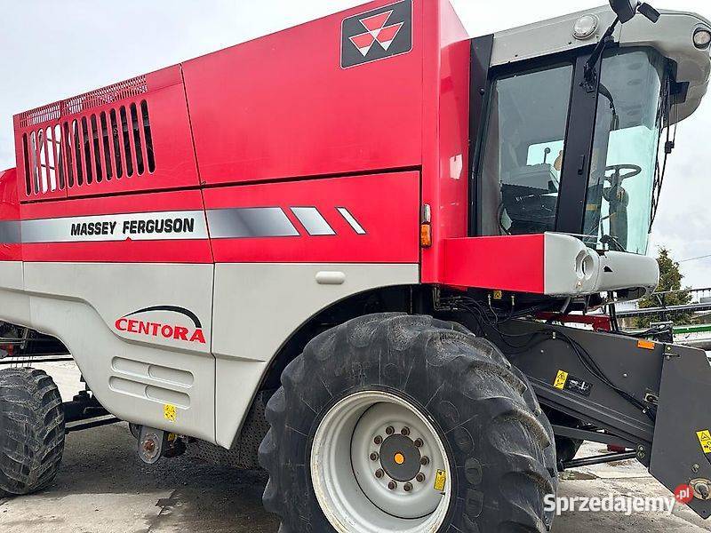 Kombajn zbożowy Massey Ferguson Centora 7280
