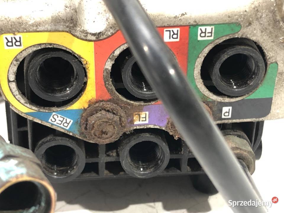 KOMPRESOR ZAWIESZENIA PORSCHE CAYENNE 7L0616006F osobowe