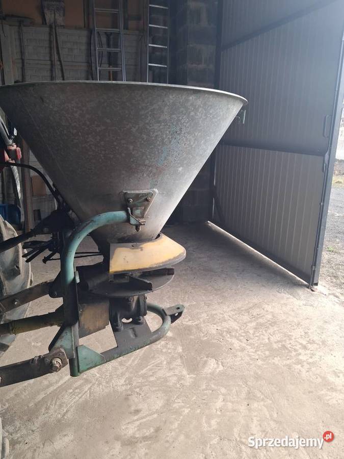 Rozsiewacz nawozu lejek łódzkie Nowe Krasnodęby