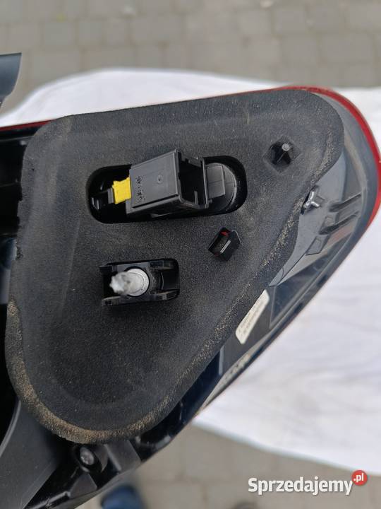 Kompletne lampy tylne do klapy Peugeot model Lampy tylne Motoryzacja Grudziądz