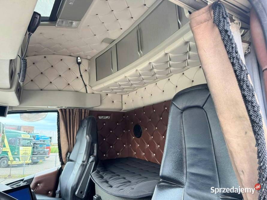 Ciagnik siodlowy 8x4 do ciezkiego transportu Warszawa