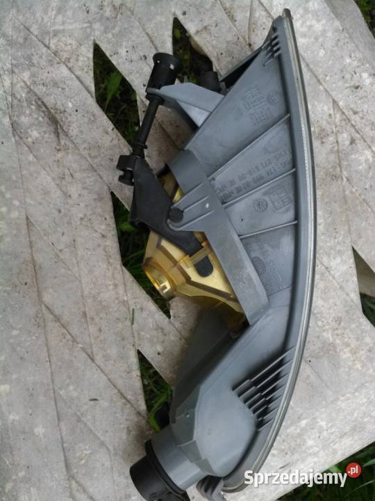 Skoda Superb II halogen przedni prawy 3T0941702A Rok produkcji 2011 pomorskie sprzedam