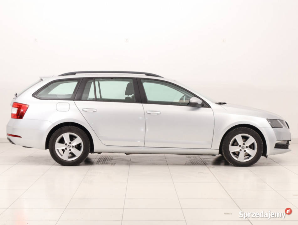 Skoda Octavia 16 TDI srebrny