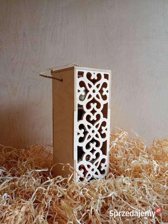 Ażurowe pudełko na wino alkohol opakowanie Chomranice