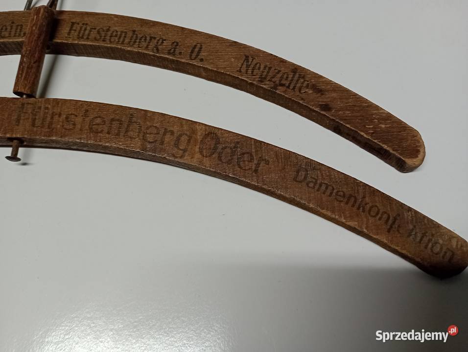 Sprzedam dwa przedwojenne wieszaki Piława Górna
