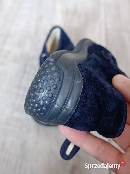 kapcie chłopięce buty rozmiar 23 długość wkładki sprzedam