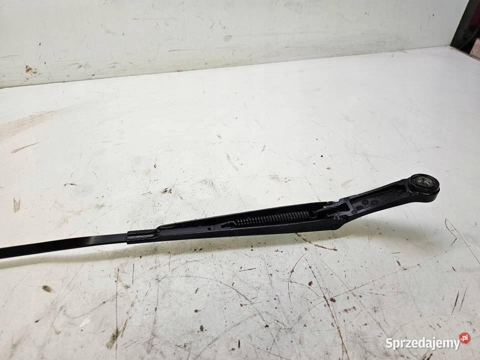 RAMIĘ WYCIERACZKI PRAWE AUDI Q3 F3 83B955408A Przystajń