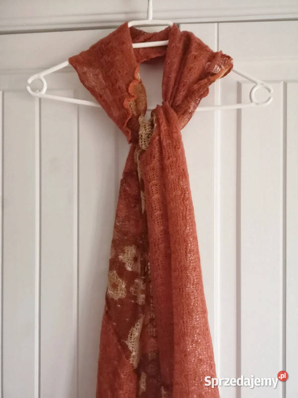 Szalik z kwiatkami i pom pomnikamiVINTEDOLX