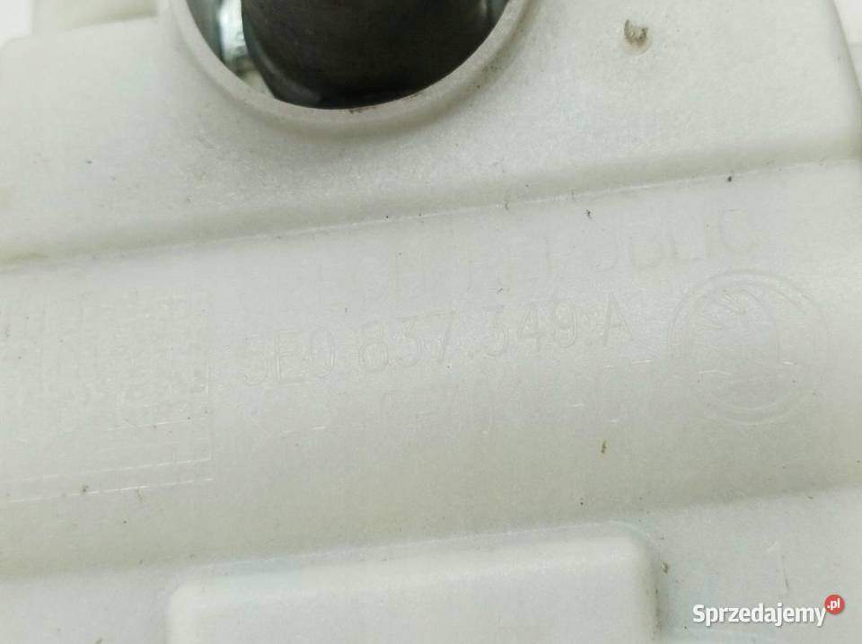 KLAMKA ZEWNĘTRZNA LEWA PRZÓD NIEBIESKA Skoda osobowe Klamki