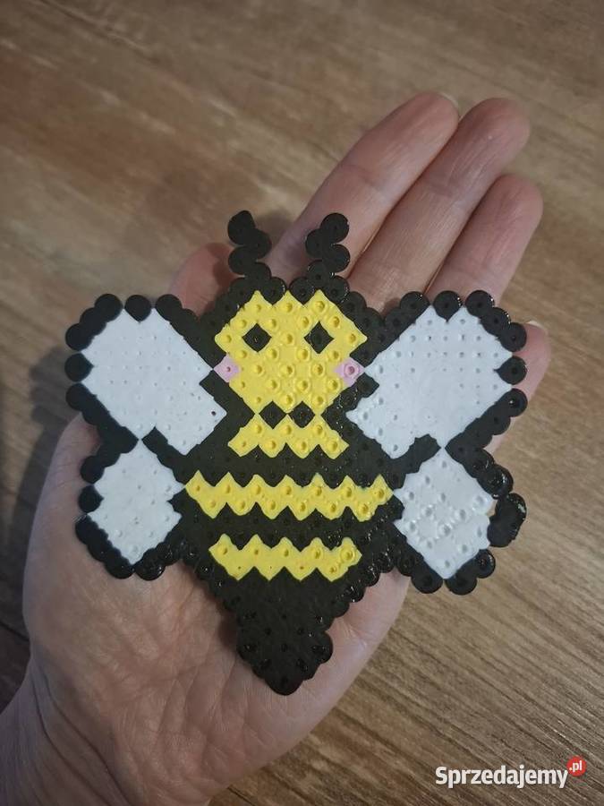 Duża pszczółka z koralików do prasowaniabrelok Uniseks Wąbrzeźno