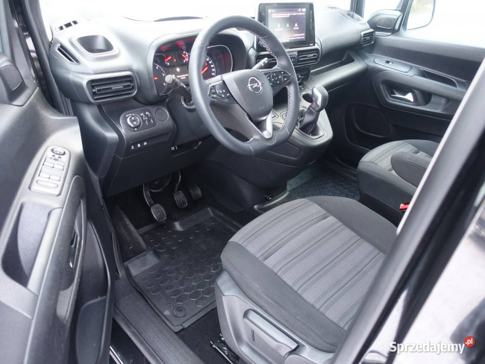 Opel Combo 15D Ledy Alu Klimatronik CarPlay tempomat