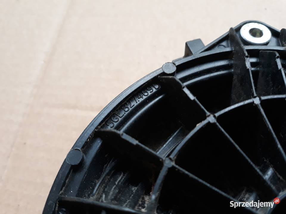 VW GOLF VII EMBLEMAT KLAMKA KLAPY TYŁ Międzychód sprzedam