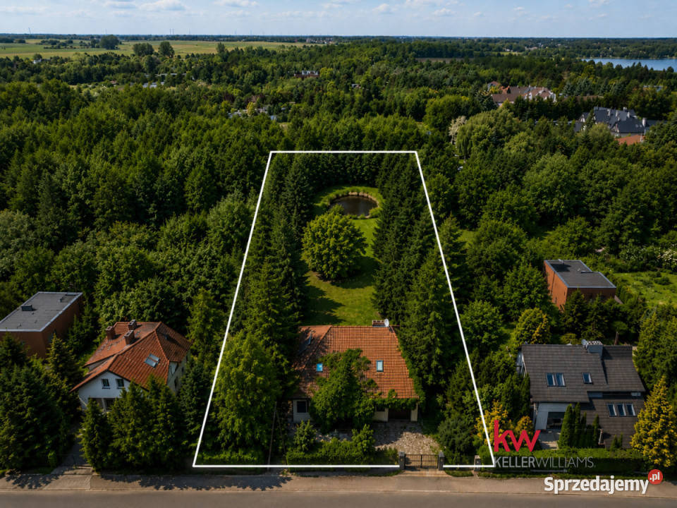 sprzedaży domu wolnostojącego 310m2 Chyby Rok budowy 2010