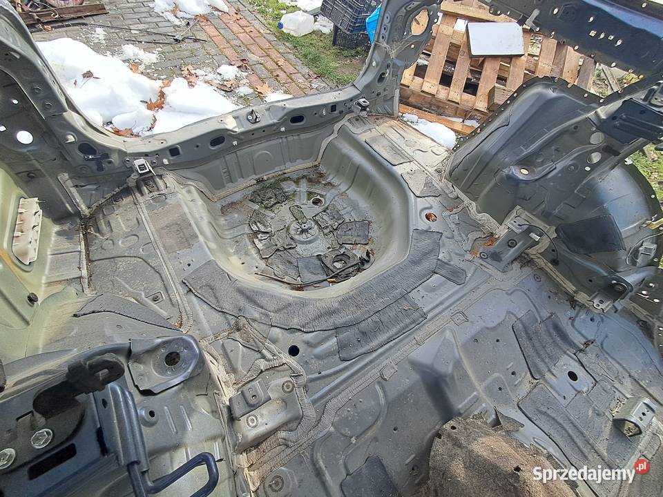 Skorupa Cwiartka AVENSIS wanna próg dach