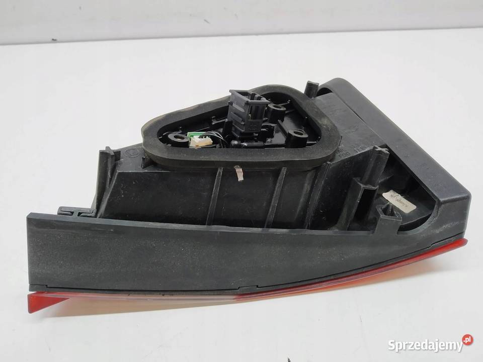 LAMPA TYŁ W KLAPĘ LEWA KOMBI 3V9945307F Skoda