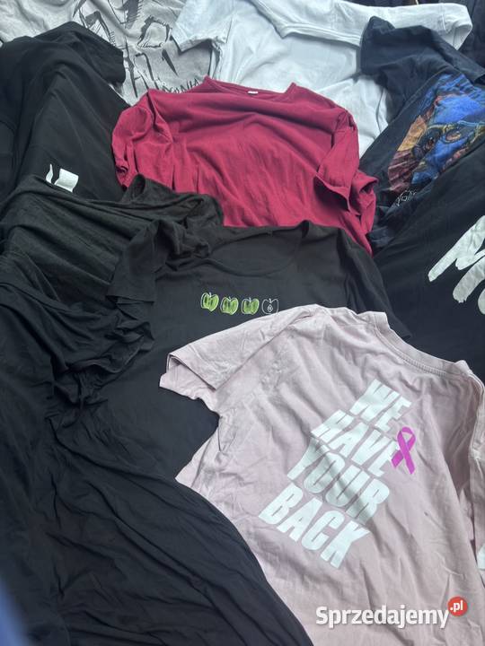 Odzież używana sortowana na różne kategorie biały Turek