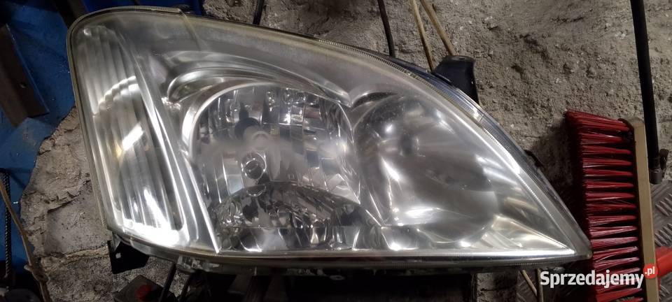 Lampa przednia toyota 1km