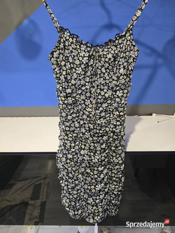 Sukienka HM podkreślająca sylwetkę UNI SM Spódnice i sukienki Bytom sprzedam