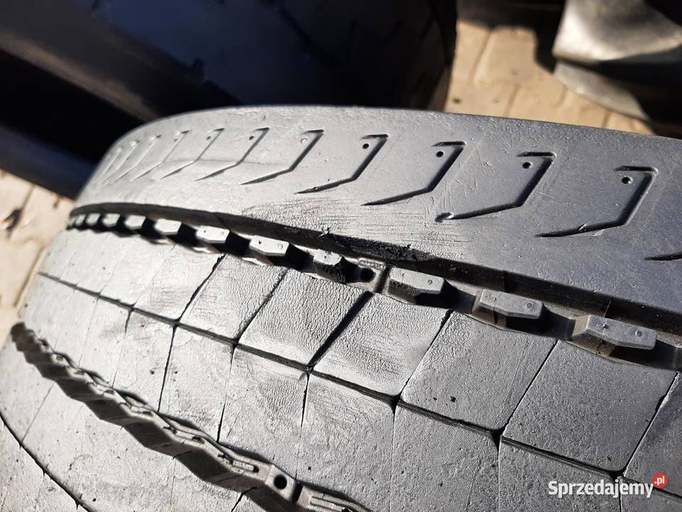 Opona używana ciężarowa 31570R225 MICHELIN Zaścianki