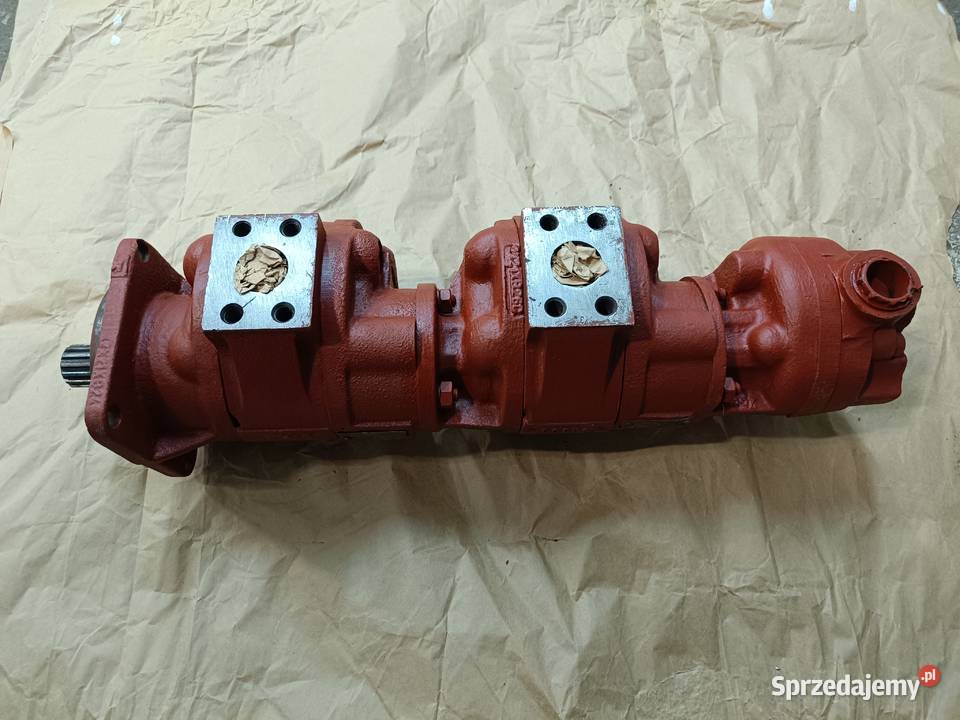 Pompy hydrauliczne z koparki Waryński potrójne