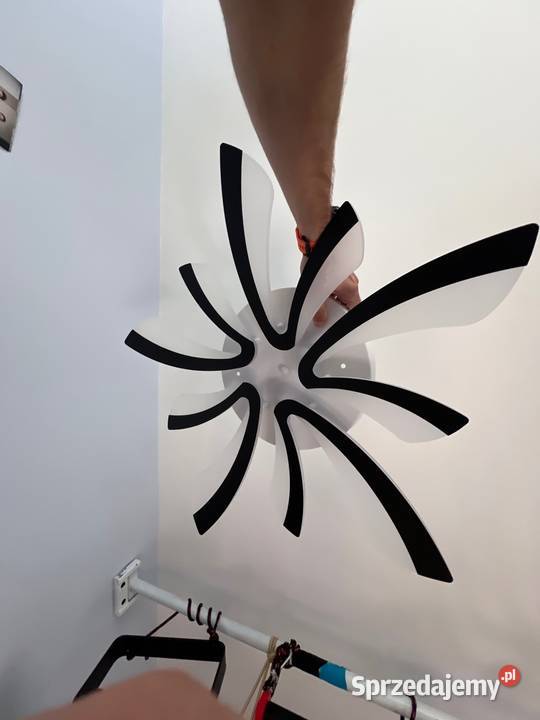 Lampa z pilotem biała z czarnymi pasami swiatlo dolnośląskie Wrocław