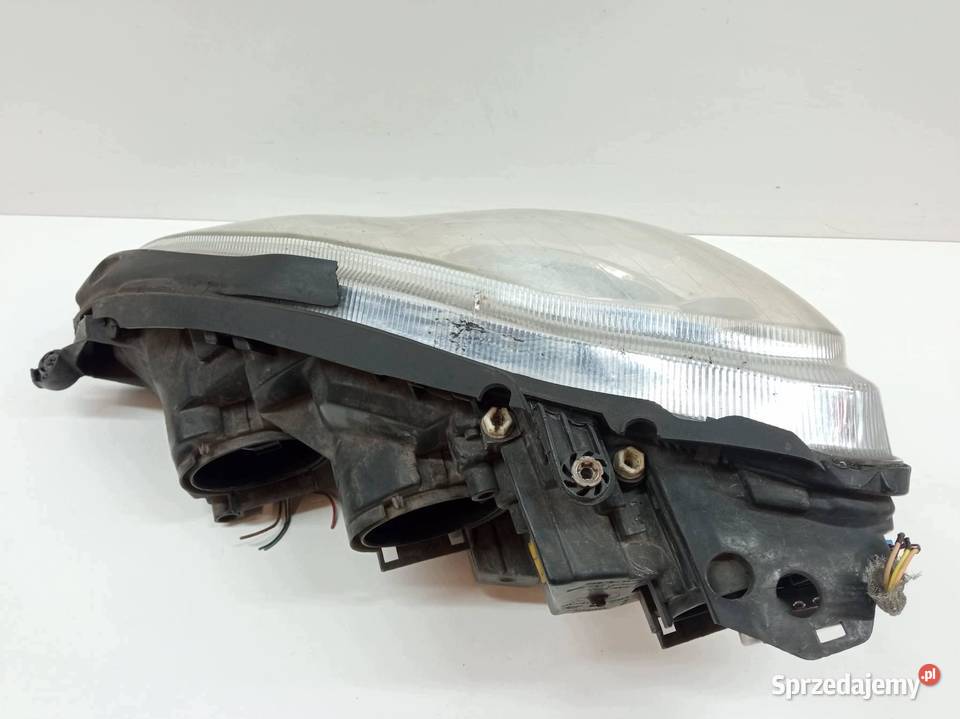 LAMPA PRZÓD PRAWA XENON EUROPA MercedesBenz