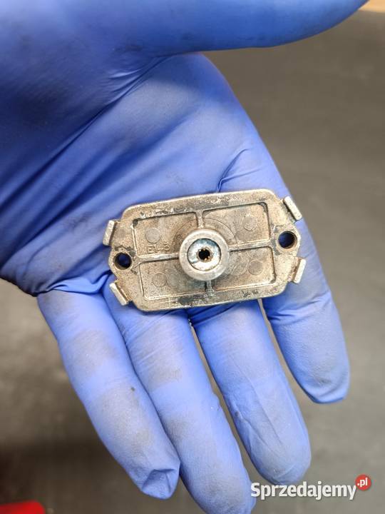 Pokrywa górna dekiel gaźnik mikuni 28 części małopolskie Gołaczewy