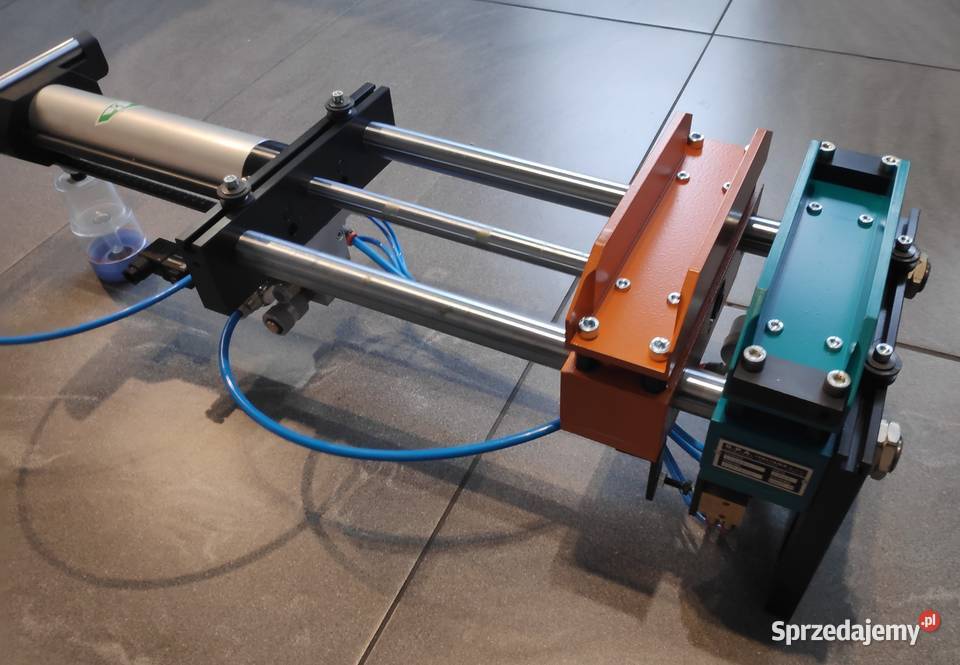 Podajnik do podawania taśmy pręta drutu Radomsko