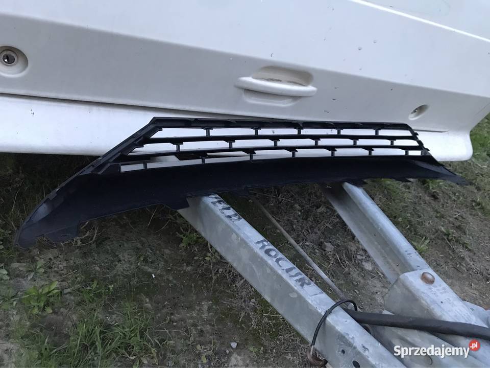 Insignia B lift 17 kratka zderzaka środkowa zderzaki Rzeszów sprzedam