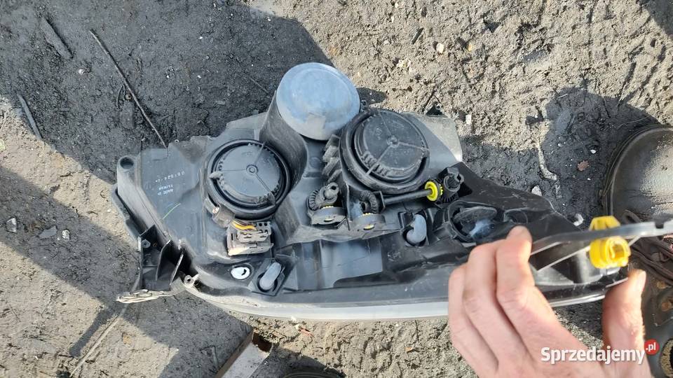 Reflektor lampa lewa prawa przód przednia Opel wielkopolskie