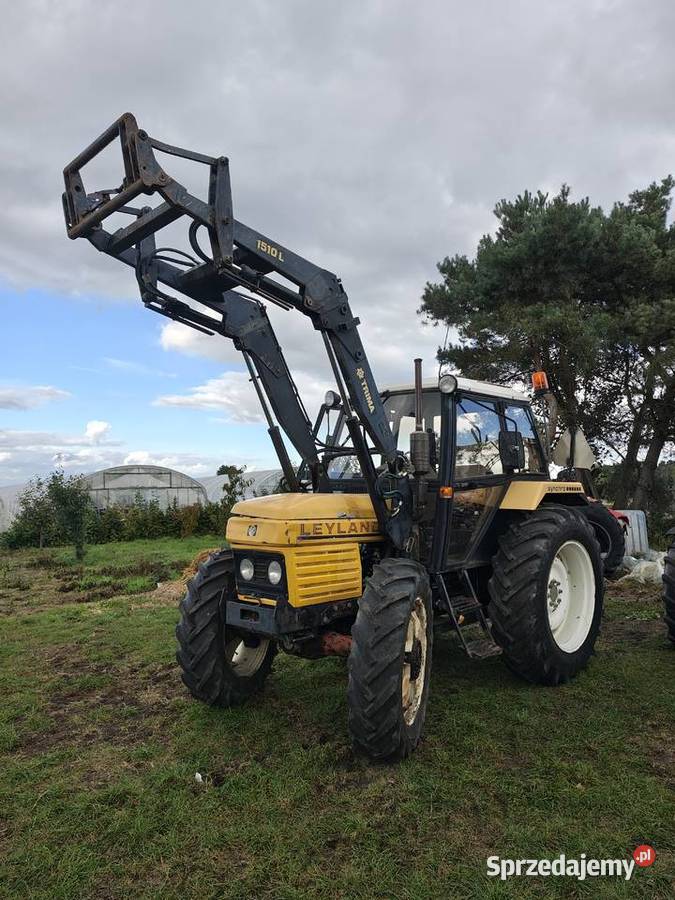 Leyland 704 z turem Traktor Case 1490 Kalisz