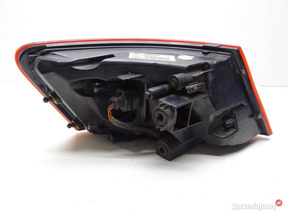 LAMPA PRAWY TYŁ PRAWA TYLNA 8V3945096B AUDI A3