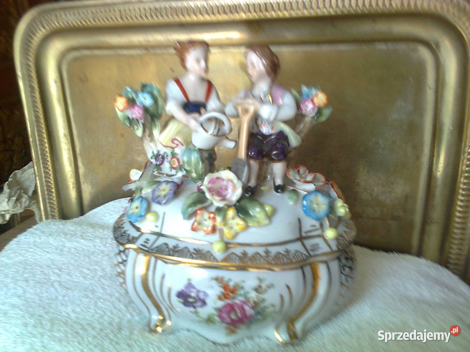 Piękna Porcelanowa szkatuła z figuramiSygnowana Kalisz sprzedam