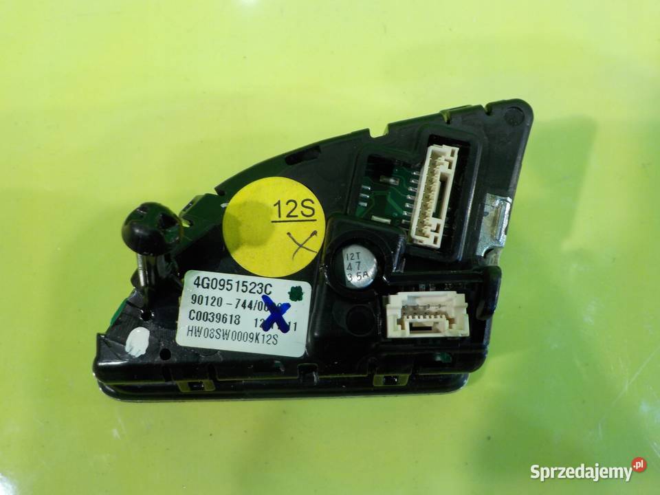 AUDI A1 8X 16 TDI 12r 3D przelaczniki kierownicy Suków