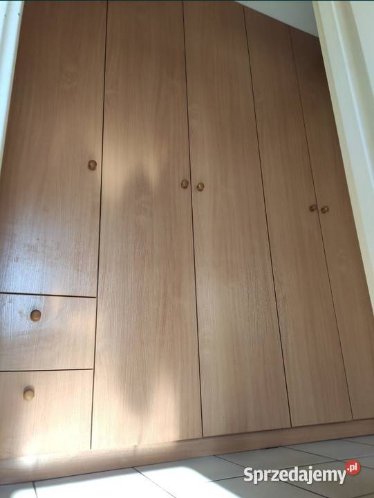 Szafa używania Szafy i garderoby