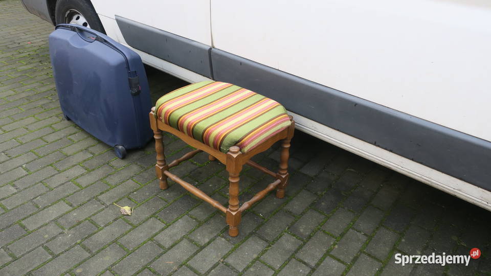 Stołek taboret drewniany