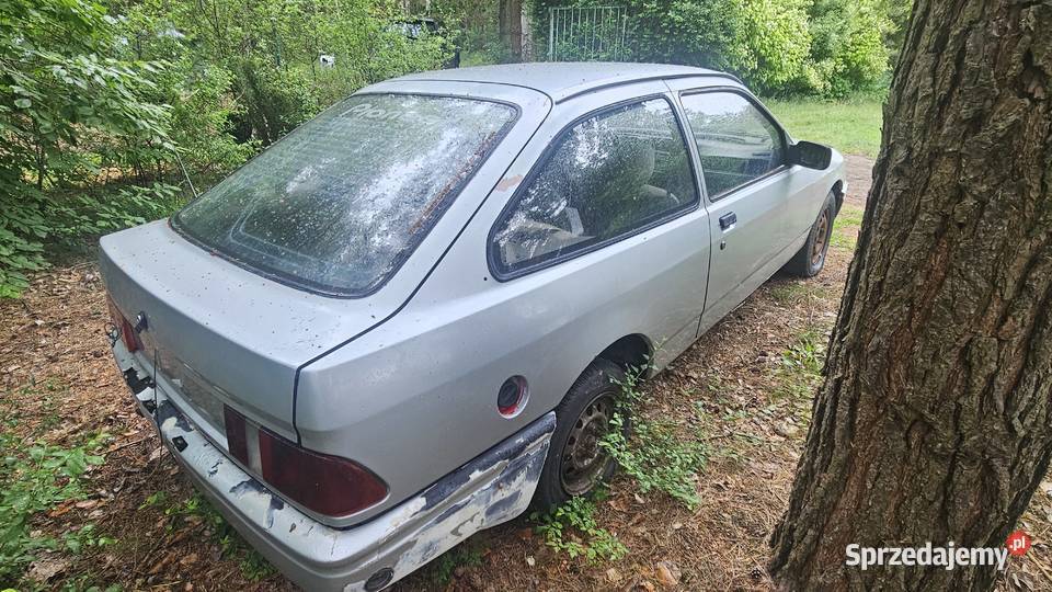 ford sierra mk I coupe 3D manualna Kampinos