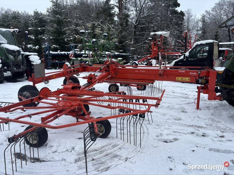 Zgrabiarka 2 karuzelowa Kuhn GA 7301 do środka Kuhn Myszyniec