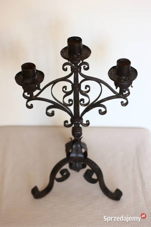Stary świecznik kuty metalowy żeliwny zdobiony pomorskie Gdańsk
