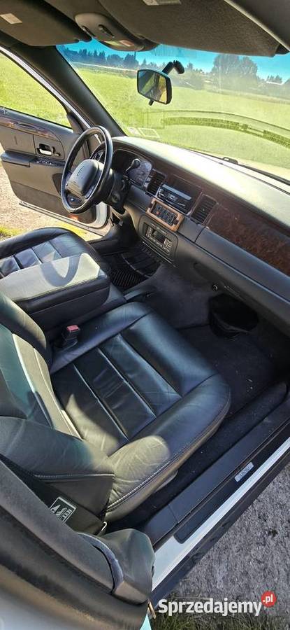 Lincoln Town Car 2001 46 V8 300 zamiana Krasnystaw