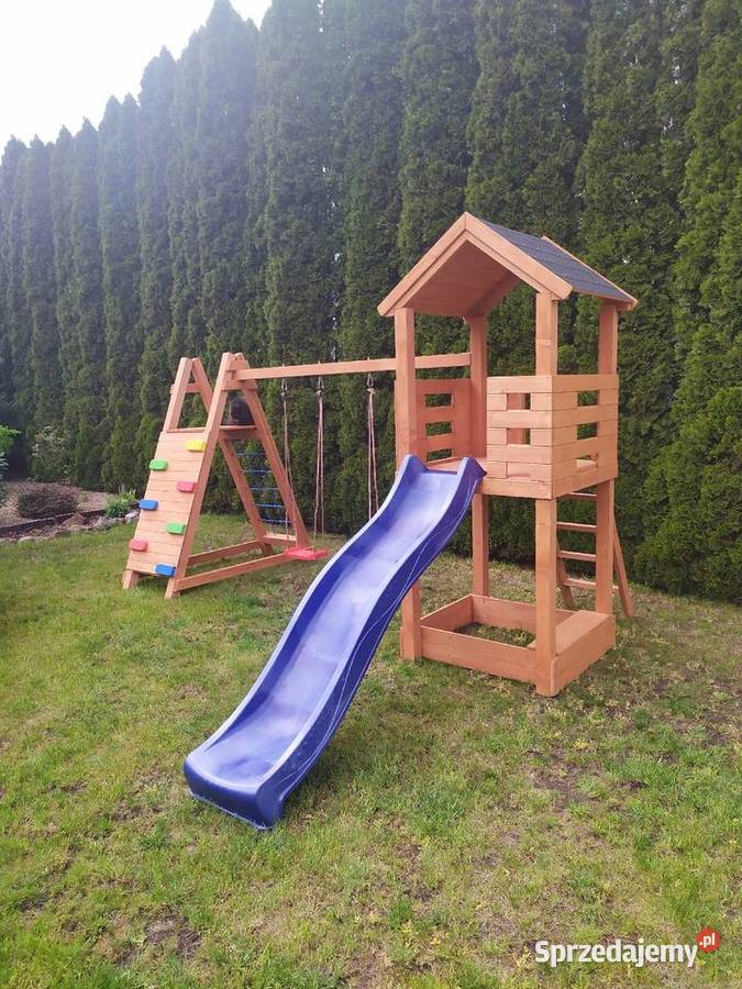 Plac zabaw zjeżdżalnia piaskownica huśtawki