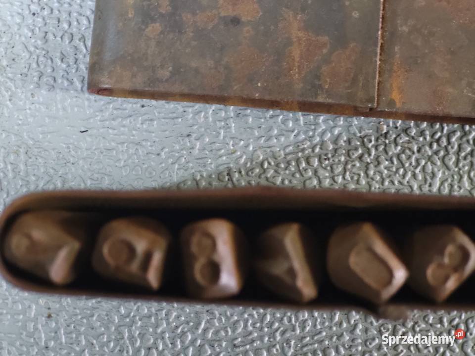 Numeratory w metalowym pudełku PRL Gliwice