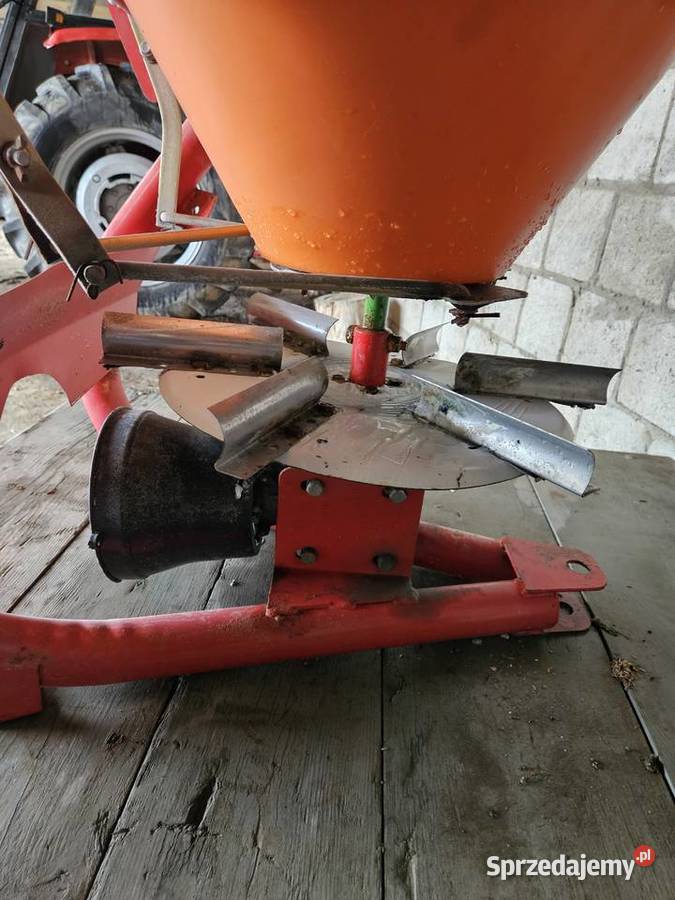 Rozsiewacz do nawozu nieuszkodzony Rozsiewacze nawozów Solec nad Wisłą sprzedam