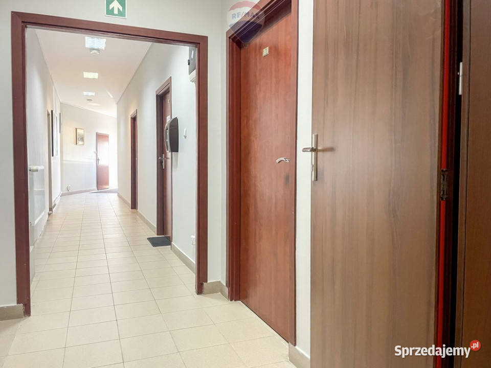 Lokal biurowy 20m2 do wynajęcia 02012026 z klatki schodowej Nieruchomości mazowieckie Grodzisk Mazowiecki