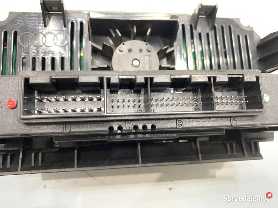 PANEL STEROWANIA NAWIEWU AUDI A3 8P 8P0820043J osobowe sprzedam