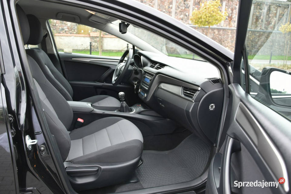 Toyota Avensis 16 132 2015r lift SALON benzyna Kampinos